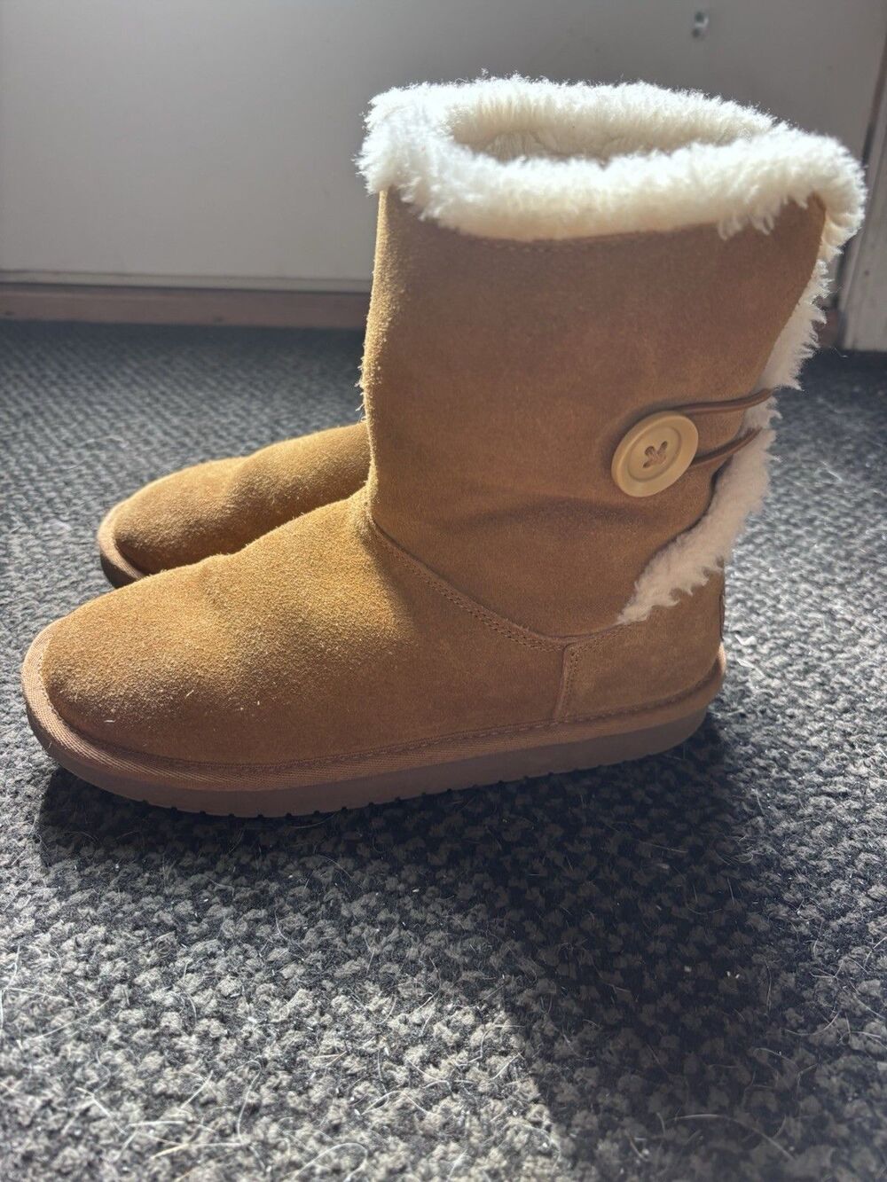 Koolaburra by UGG Suede Shearling Boots Kids US 3 Chestnut Mid Calf Button